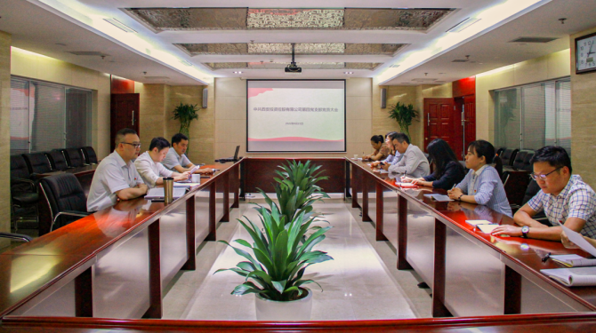 杜巖岫同志參加支部活動，為黨員講授黨課