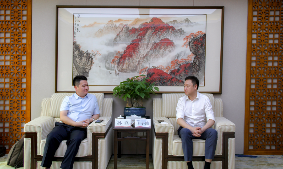 西安投資控股黨委書(shū)記、董事長(zhǎng)杜巖岫會(huì)見(jiàn)西南證券江蘇分公司副總經(jīng)理一行