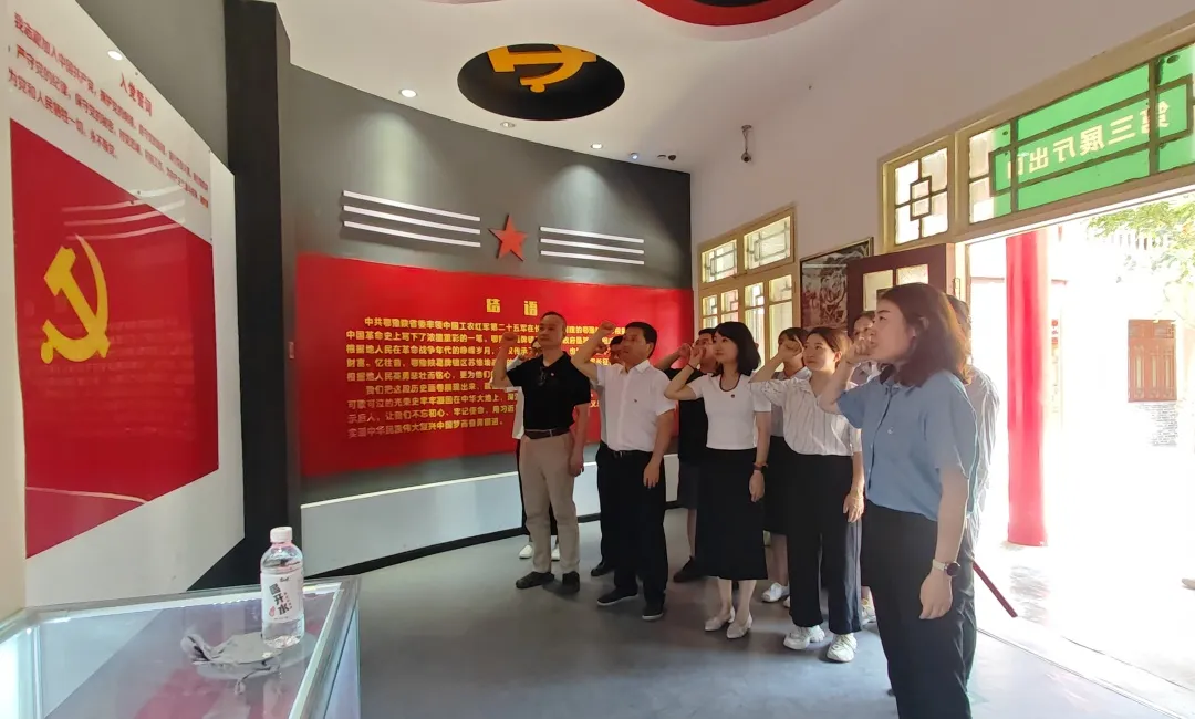 人力資源中心黨支部、法律事務與風險合規(guī)中心開展聯(lián)合主題黨日活動