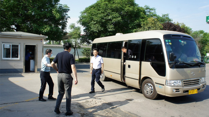 市政協(xié)王國根副主席一行視察西安正源新燃料發(fā)展有限公司新能源充電站