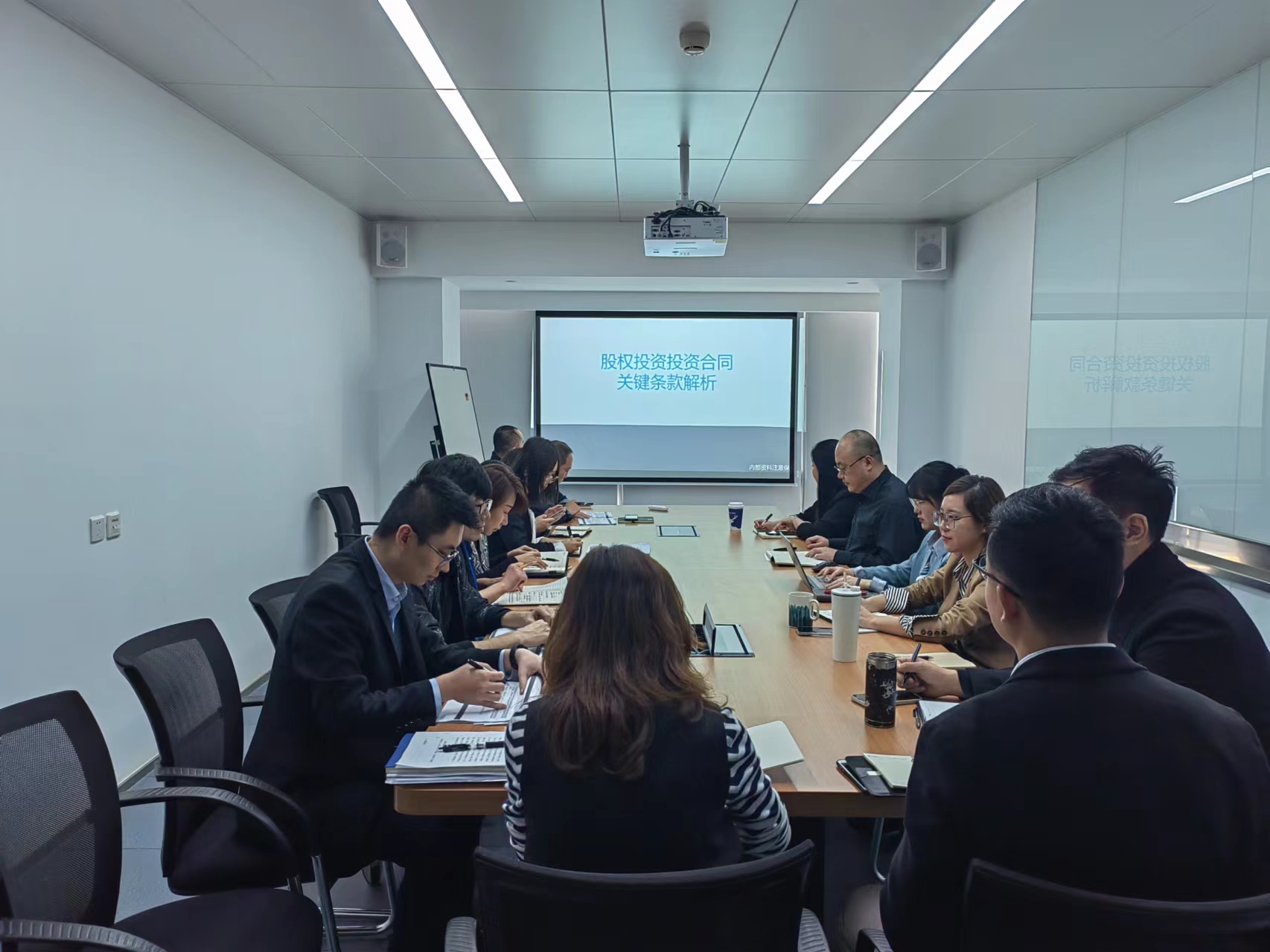 西投睿信聯(lián)合長(zhǎng)安財(cái)通及投資部組織召開(kāi)業(yè)務(wù)專題培訓(xùn)學(xué)習(xí)