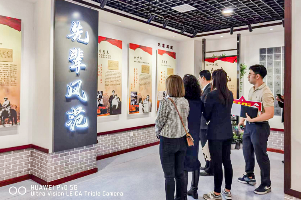 公司固定收益部黨支部、投行業(yè)務(wù)部黨支部、綜合事務(wù)部與金融（產(chǎn)業(yè)）基地保障黨支部開(kāi)展聯(lián)合黨日活動(dòng)