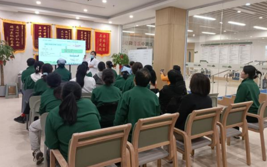 “救”在身邊！共筑服務(wù)安全——頤信養(yǎng)老舉辦急救技能培訓(xùn)