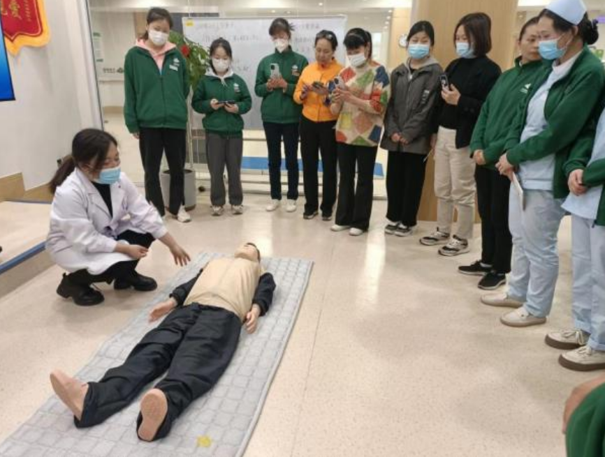 “救”在身邊！共筑服務(wù)安全——頤信養(yǎng)老舉辦急救技能培訓(xùn)